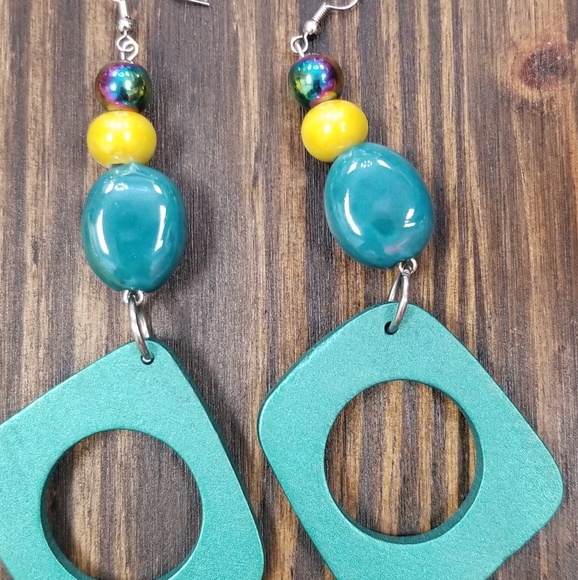 Earrings - Picture 6 of 8